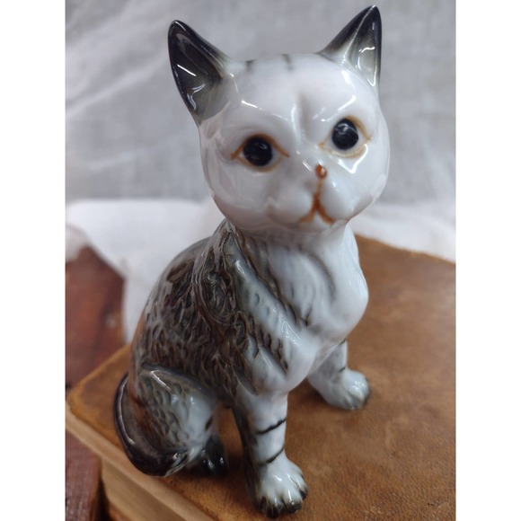 Beautifully Detailed BONE China Cat Figurine 4.5" tall - Picture 3 of 7